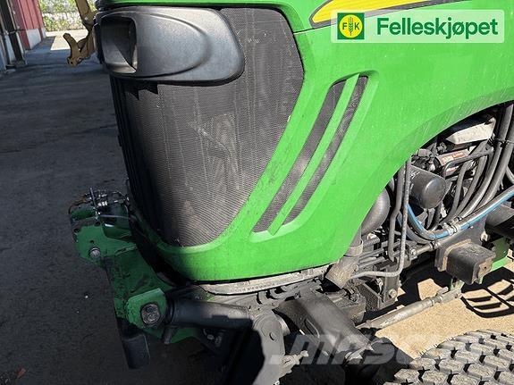 John Deere 4720 الجرارات