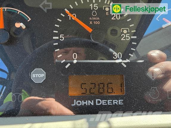 John Deere 4720 الجرارات
