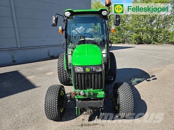 John Deere 4720 الجرارات