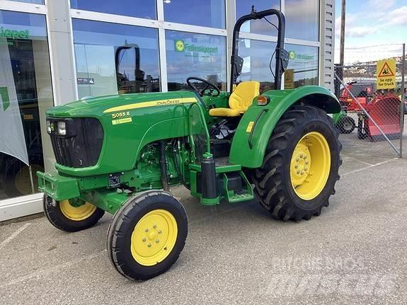 John Deere 5055E الجرارات