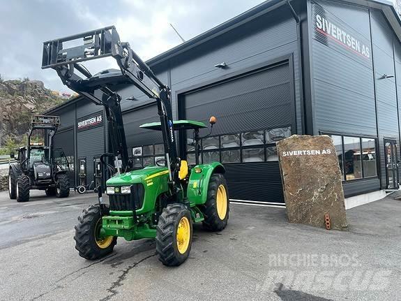 John Deere 5055E الجرارات