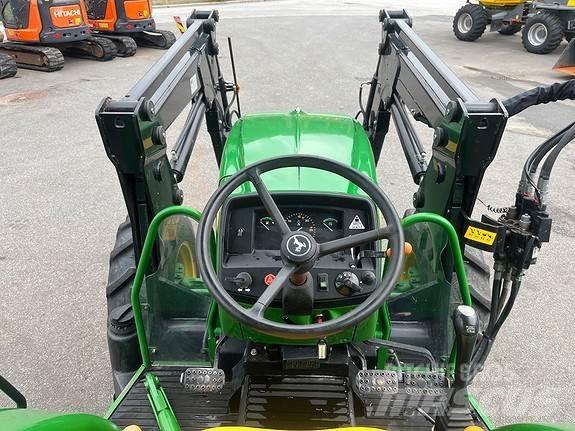 John Deere 5055E الجرارات