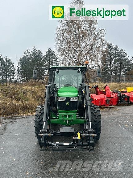 John Deere 5067E الجرارات