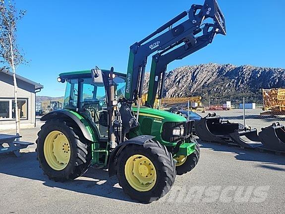 John Deere 5100 R الجرارات