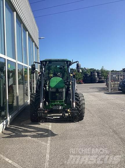John Deere 5100M الجرارات