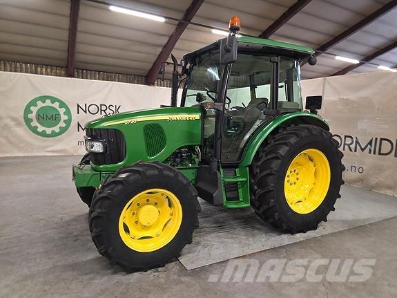 John Deere 5720 الجرارات