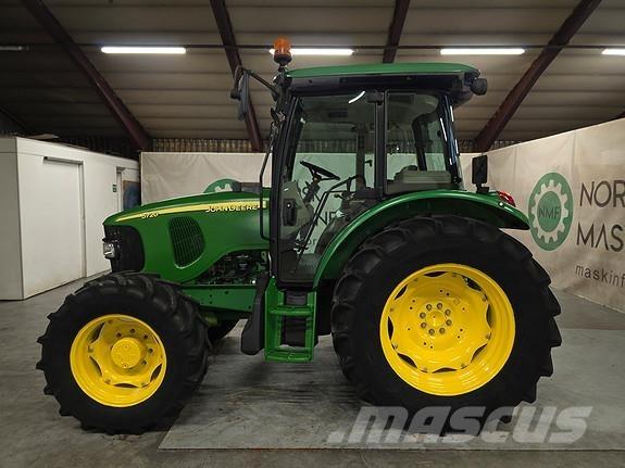 John Deere 5720 الجرارات