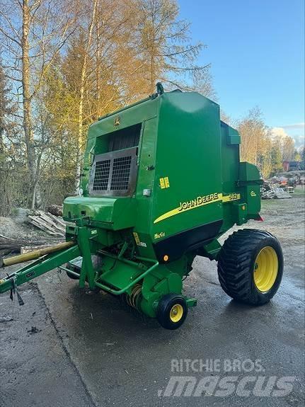 John Deere 582 محزمات مستديرة