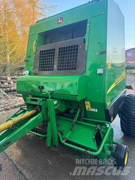John Deere 582 محزمات مستديرة