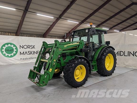 John Deere 5820 الجرارات
