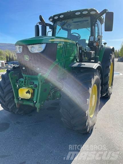 John Deere 6215 R الجرارات