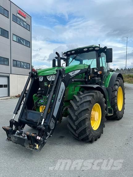 John Deere 6215 R الجرارات