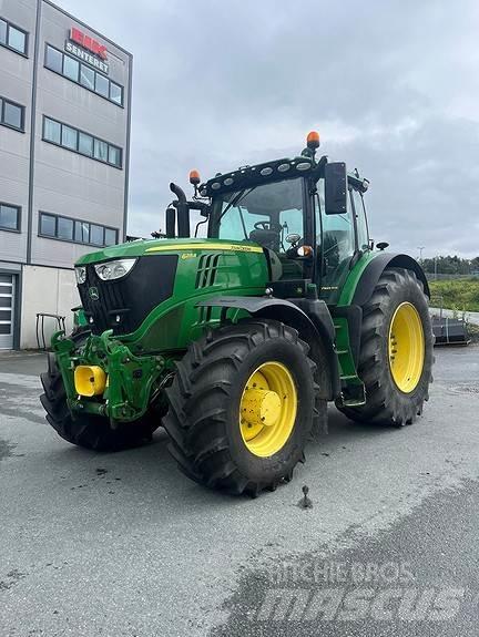 John Deere 6215R الجرارات