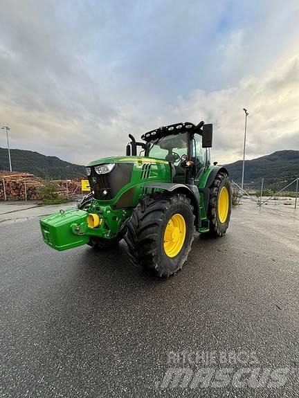 John Deere 6215R الجرارات