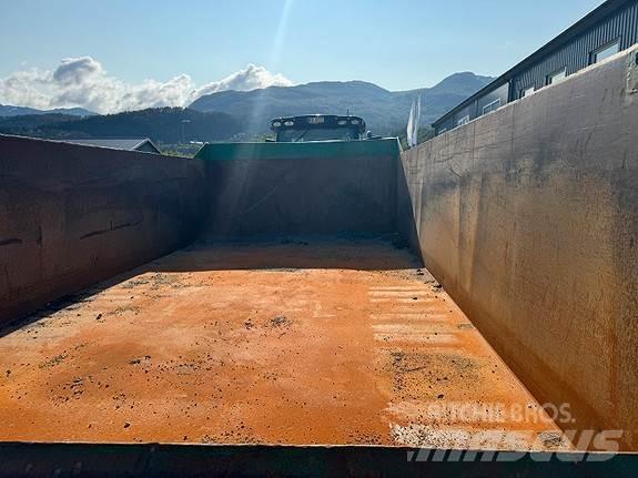 John Deere 6215R الجرارات