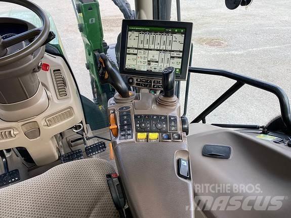 John Deere 6215R الجرارات