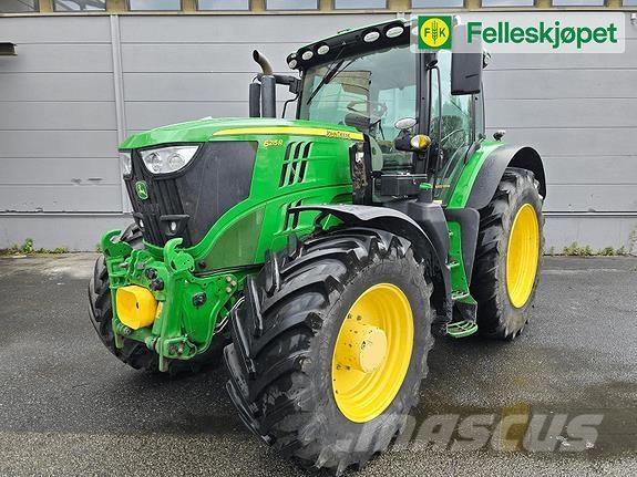 John Deere 6215R الجرارات