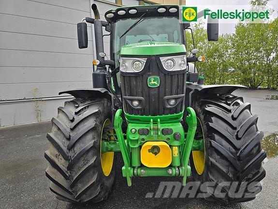 John Deere 6215R الجرارات