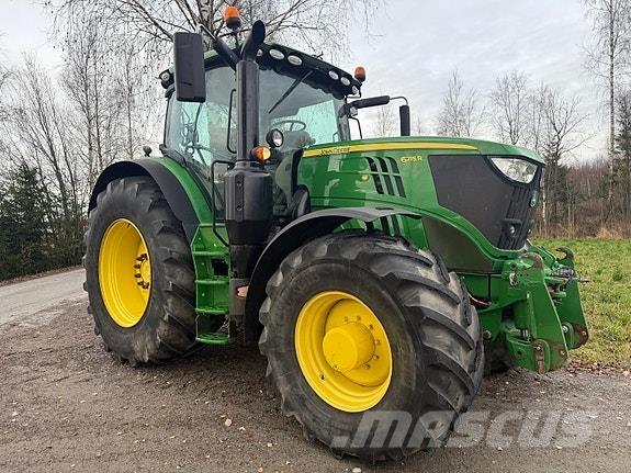 John Deere 6215R الجرارات