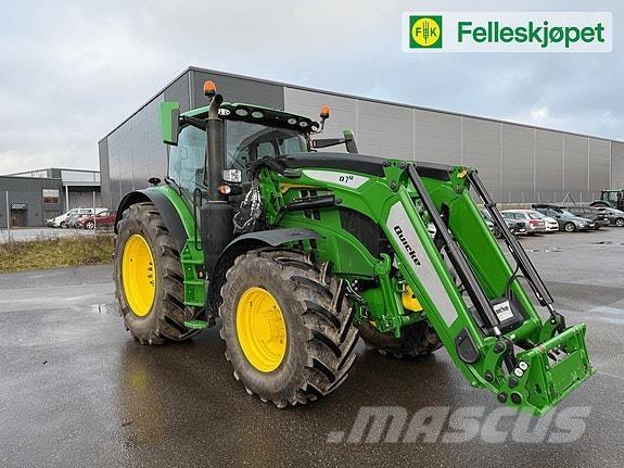 John Deere 6R 215 الجرارات