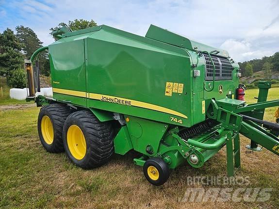 John Deere 744 محزمات مستديرة