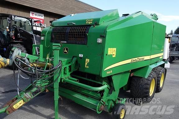 John Deere 744 744 محزمات مستديرة