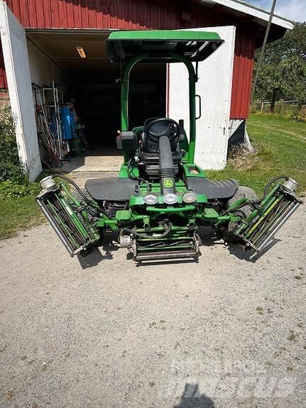 John Deere 7500A ماكينات أخرى لتجهيز الأراضي