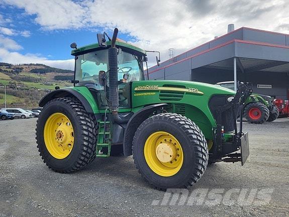 John Deere 7720 الجرارات