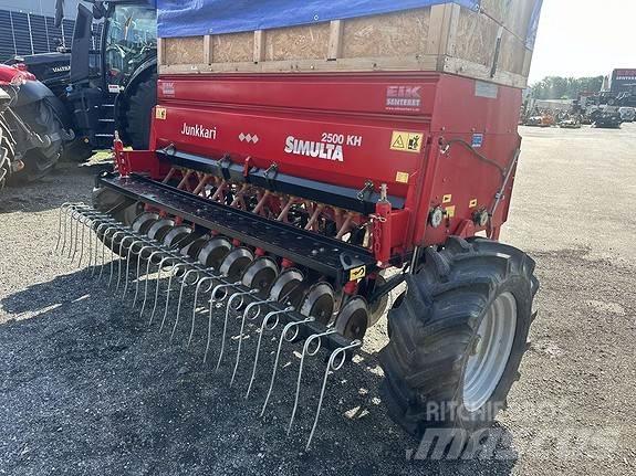 Junkkari KH 2500 معدات توزيع السماد العضوي