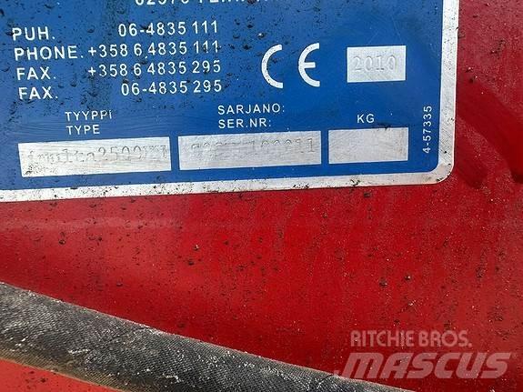 Junkkari KH 2500 معدات توزيع السماد العضوي