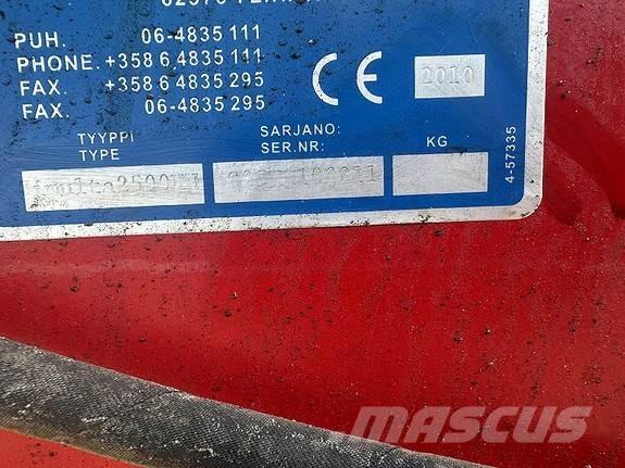 Junkkari KH 2500 معدات توزيع السماد العضوي