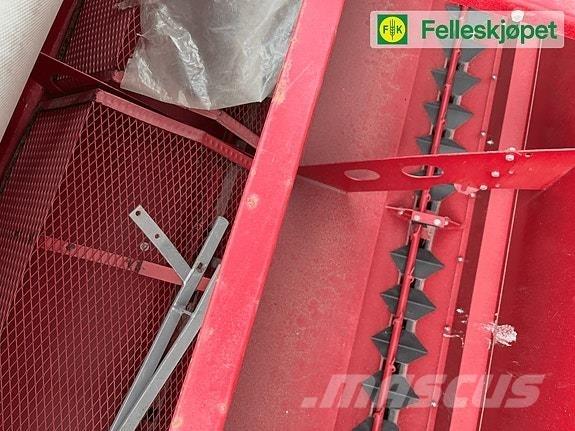 Kongskilde HT 3000 معدات فرد المواد المعدنية
