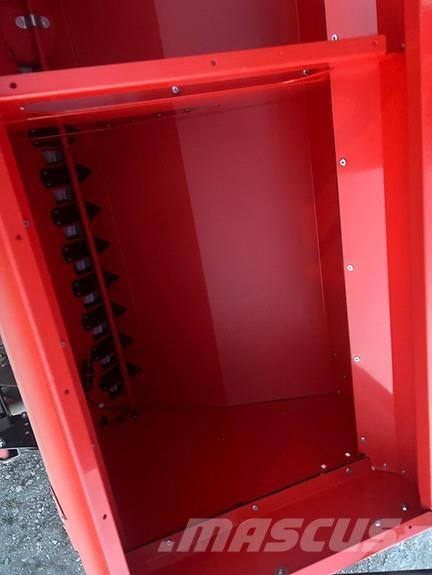 Kuhn Premia 4000 معدات فرد المواد المعدنية