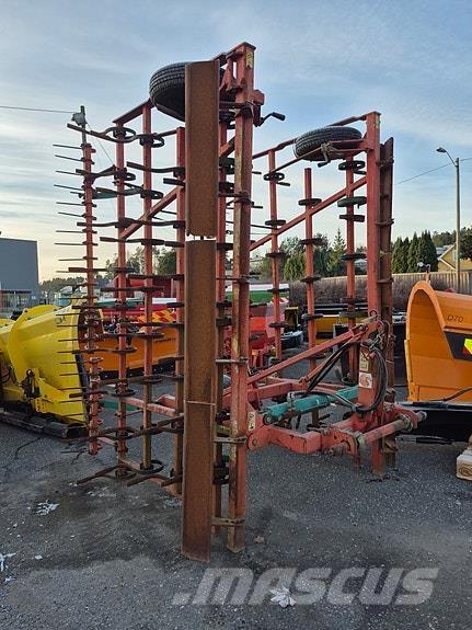 Kverneland  ماكينات وملحقات زراعة أخرى