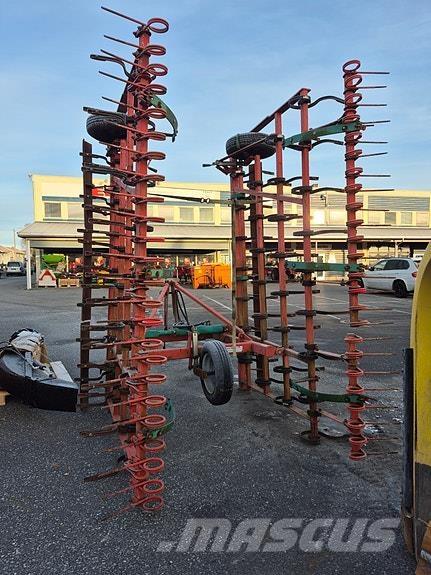 Kverneland  ماكينات وملحقات زراعة أخرى