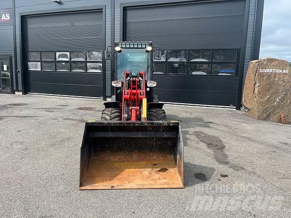 Manitou MLA5-50H لوادر بعجل
