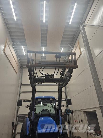 New Holland TM140 الجرارات