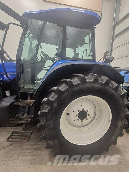 New Holland TM140 الجرارات