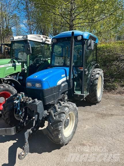 New Holland TN75FA الجرارات