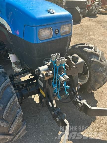 New Holland TN75FA الجرارات