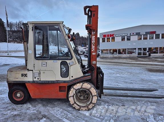 Nissan  شاحنات الديزل