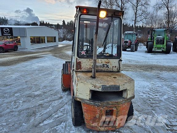 Nissan  شاحنات الديزل