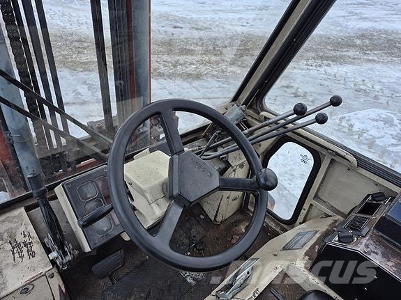 Nissan  شاحنات الديزل