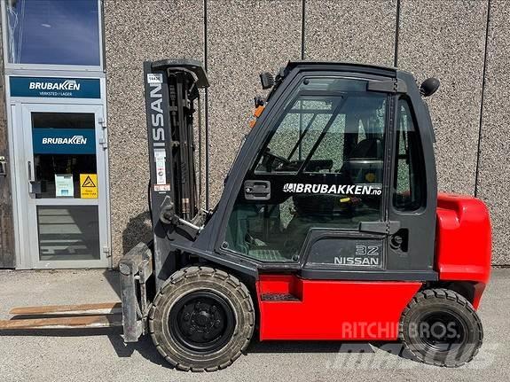 Nissan DF32 14436 شاحنات الديزل