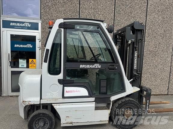 Nissan FD25 45434 شاحنات الديزل