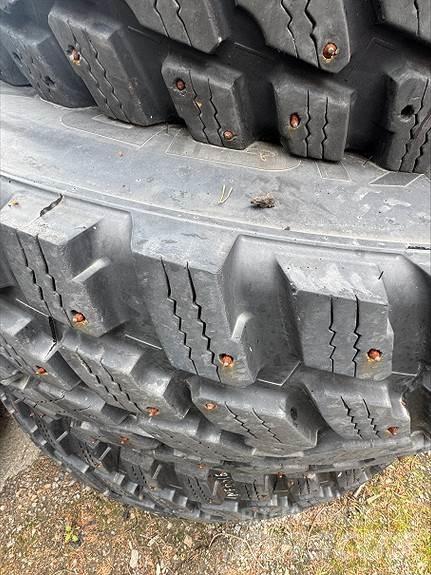 Nokian Hakkapelita ماكينات زراعية أخرى