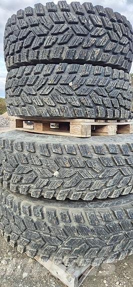 Nokian Hakkapelita ماكينات الطرق والجليد الأخرى
