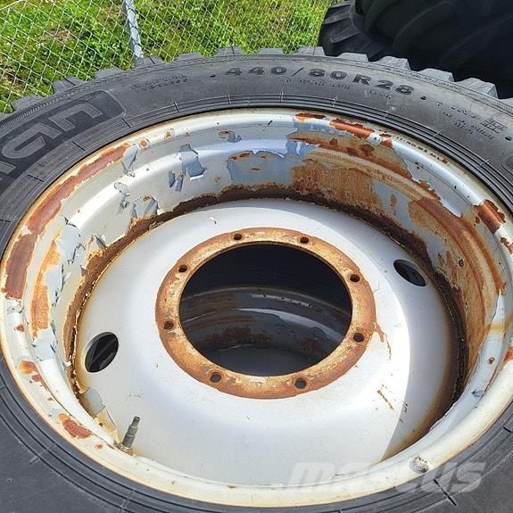 Nokian TRI 2 الإطارات والعجلات والحافات