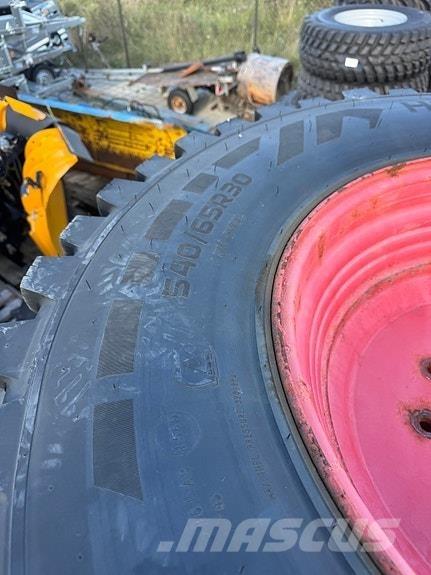 Nokian TRI 2 ماكينات الطرق والجليد الأخرى