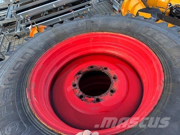 Nokian TRI 2 ماكينات الطرق والجليد الأخرى